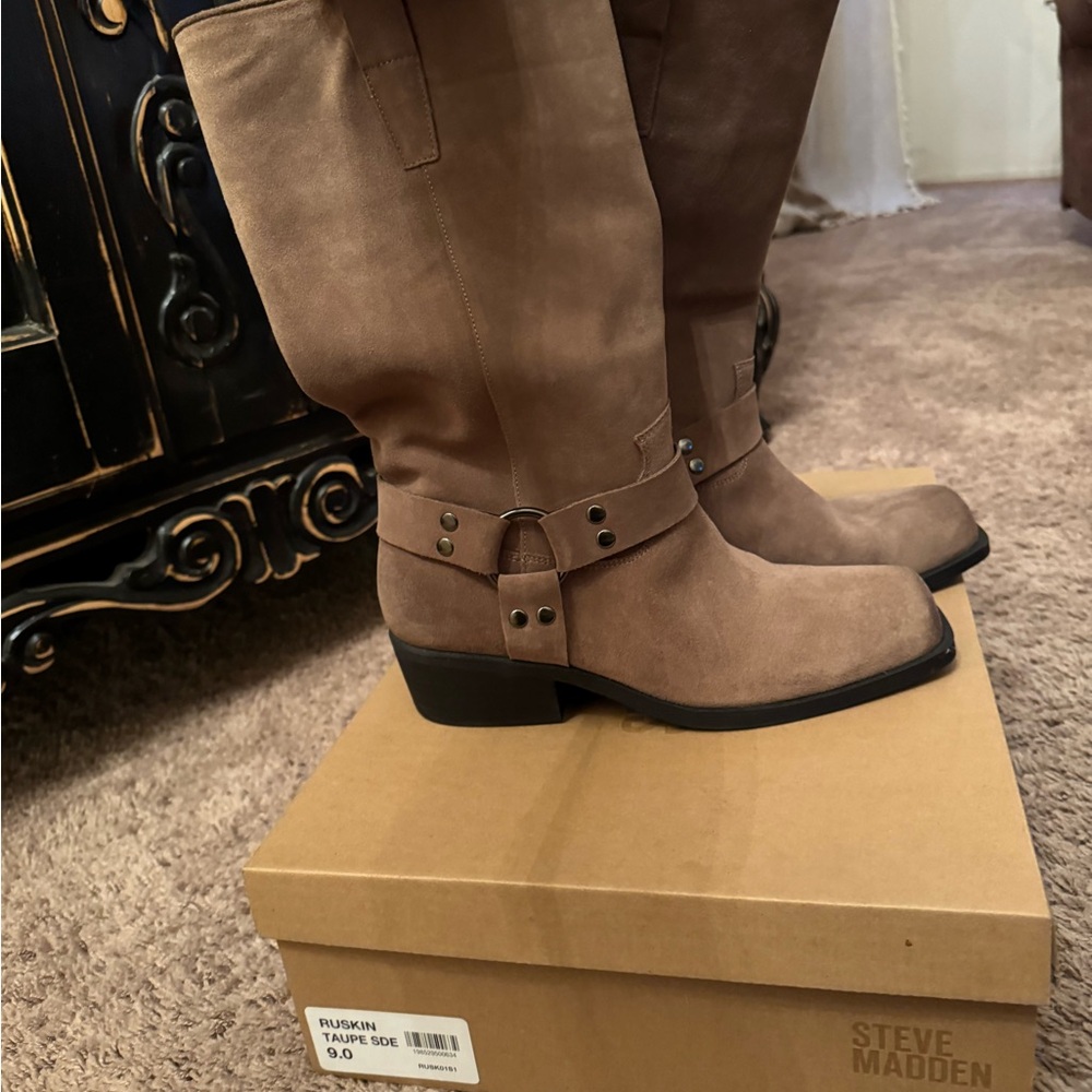 Steve Madden Women's Ruskin taupe  Boots